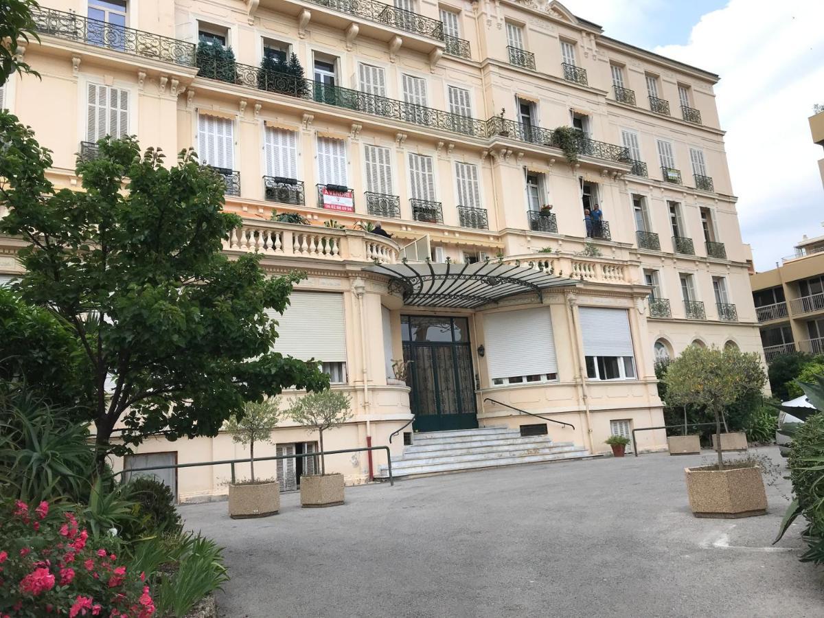 Appartement Terrasse Dans Palace Centre Ville Menton Exterior foto