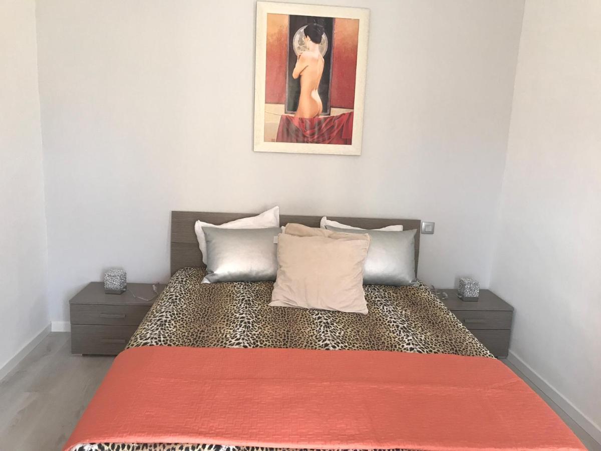 Appartement Terrasse Dans Palace Centre Ville Menton Exterior foto