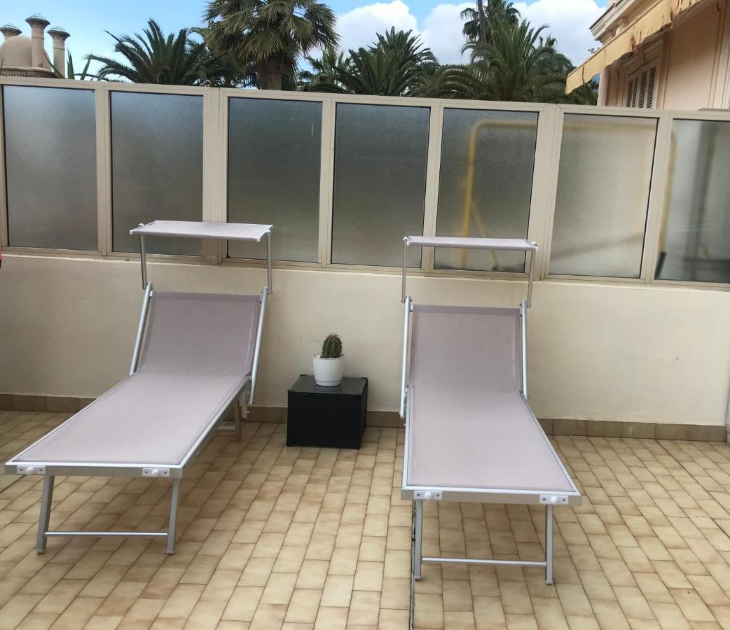 Appartement Terrasse Dans Palace Centre Ville Menton Exterior foto